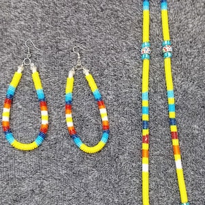 Halsband och örhängen i rep tillverkat av indianer, helt pärlbelagt