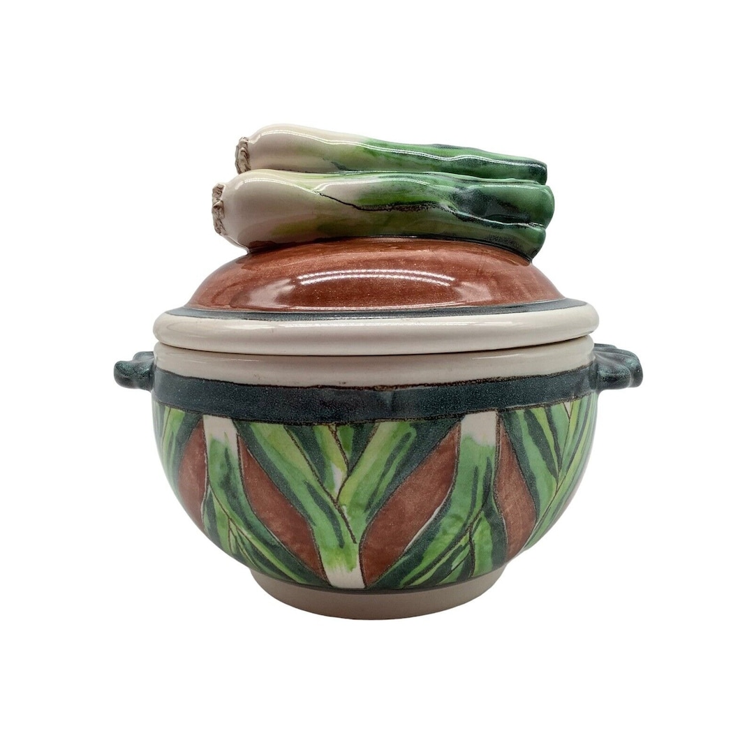 Leeks in a bowl