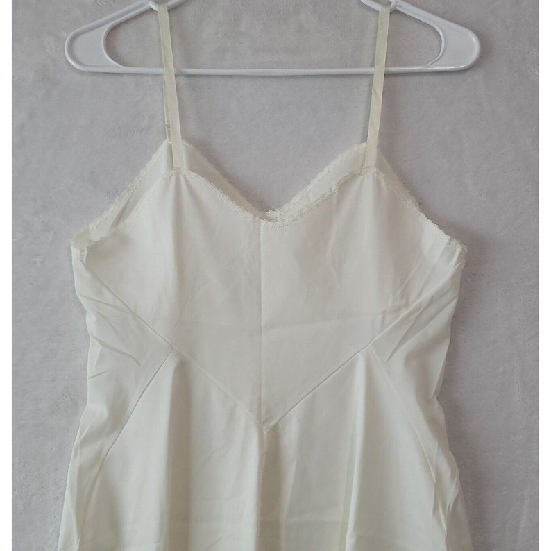 VTG Vanity Fair Women's Tricot Slip Size 34S off White Silky