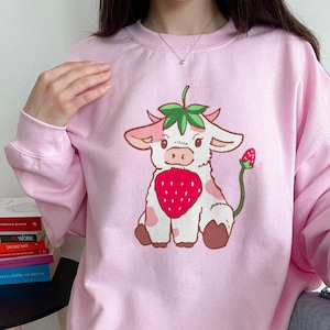 Kawaii Strawberry Cow Sweatshirt, Aesthetic Harajuku Kawaii Sweatshirt Gift for Anime Lovers, Cute Cow Clothing