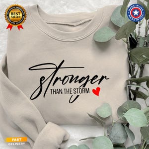Stärker als der Sturm Sweatshirt, inspirierende Frauen Pullover, starke Frauen Sweatshirt, christliches Sweatshirt, Bibel Vers Sweatshirt,