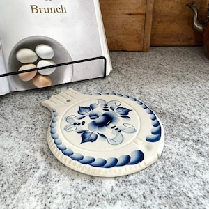 Blue and White Trivet, blue and White Pottery, Glazed Pottery, Vintage Trivet, Kitchen Decor, Decorative Tray, Blue and White Tray