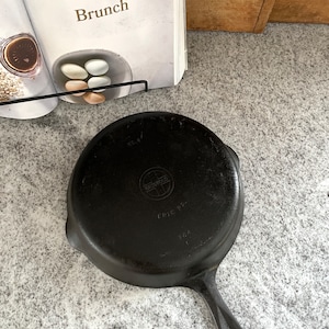 Griswold Skillet, No. 8 Griswold Skillet, Black Skillet, Cast Iron Skillet, Vintage Skillet, French Country, Kitchen Pan