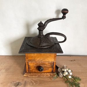 Vintage koffiemolen Franse landelijke keuken Antieke houten koffiemolen Vintage keuken antiek decor Plankdecor