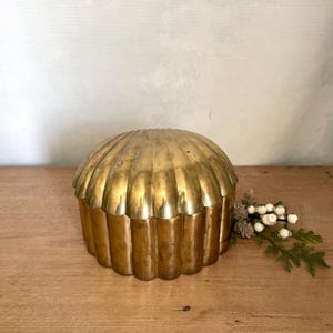 Vintage Solid Brass Scallop Shell Trinket Box | Brass Seashell Jewelry Box | Coastal Decor | Hollywood Regency Shell Box