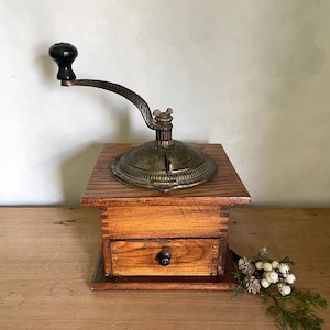 Vintage koffiemolen Franse landelijke keuken Antieke houten koffiemolen Vintage keuken antiek decor Plankdecor