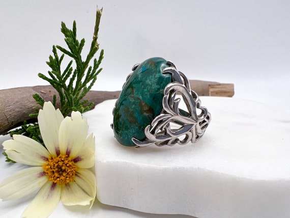 Oversized Statement Ring with Large Green Stone a… - image 2