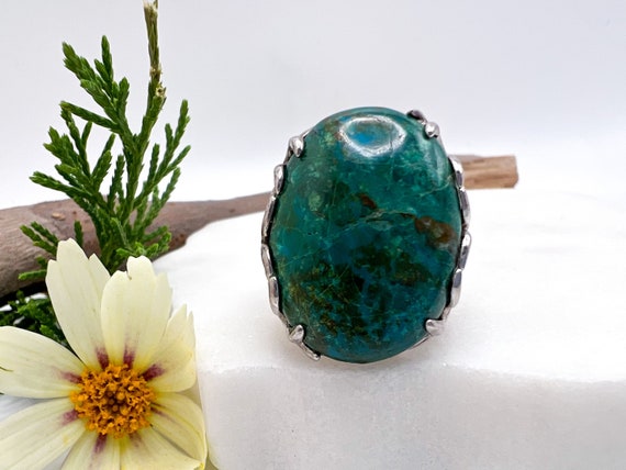 Oversized Statement Ring with Large Green Stone a… - image 3