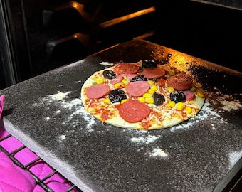 Piedra de basalto hecha a mano para pizza (30 x 30 cm) – Placa para horno y parrilla
