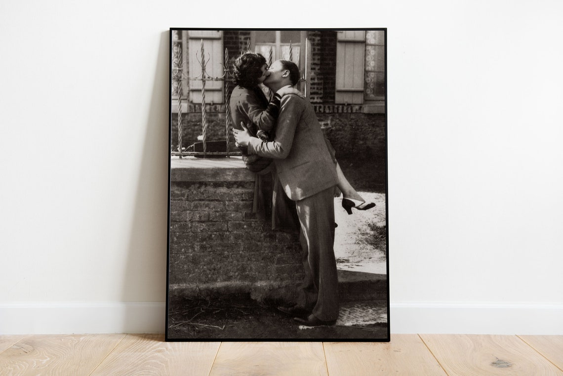 Vintage Kissing Couple Wall Art Antique Love Wall Art Print Etsy