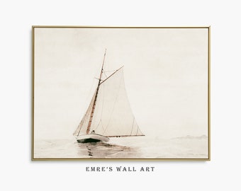 Könnte beinhalten: Ein Aquarellbild eines Segelboots mit weißen Segeln vor einem hellbraunen Hintergrund. Das Segelboot segelt auf einem ruhigen Meer mit einem hellbraunen Aquarellwasch. Das Bild ist in einem goldenen Rahmen gerahmt.