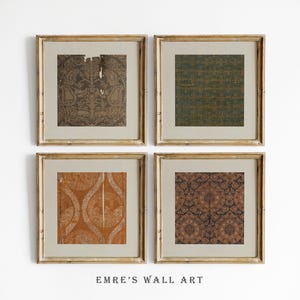 Puede incluir: Cuatro impresiones artísticas enmarcadas con patrones de estilo vintage en tonos marrón, verde y naranja. Los marcos son dorados. El texto "EMRE'S WALL ART" está impreso en la parte inferior.