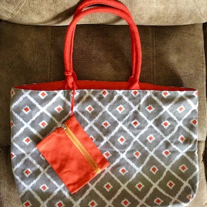 Bolso de playa tipo sobre con bandolera y monedero, color naranja y gris