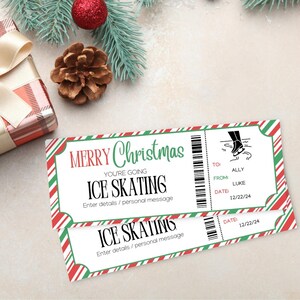 Puede incluir: Un certificado de regalo de Navidad imprimible para patinar sobre hielo. El certificado es rojo y verde con fondo blanco y presenta una imagen estilizada de una persona patinando sobre hielo. El texto del certificado dice "Feliz Navidad, Vas a Patinar sobre Hielo, Ingresa detalles/mensaje personal".