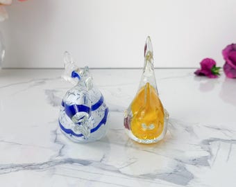 Figuras de peces de cristal artístico estilo Murano, esculturas marinas azules y amarillas de mediados de siglo.