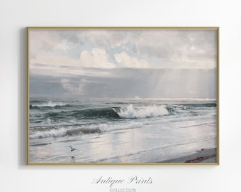 Puede incluir: Una impresión enmarcada de un paisaje marino en tonos apagados. La obra representa olas rompiendo en una playa de arena bajo un cielo nublado. Una gaviota vuela sobre el agua. El marco es dorado y el texto "Antique Prints Collection" está en la parte inferior.
