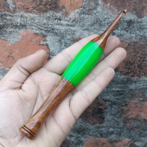 Handmade Resin Crochet Hook: Ergonomic Soft Handle, Sizes 3-16mm