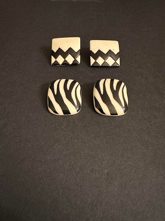 80s chunky bold earrings in zebra and zigzag black