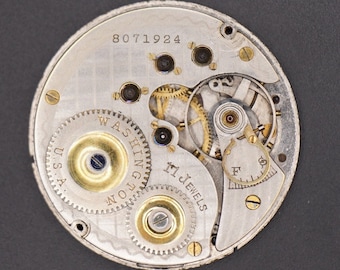 Mouvement de montre Washington vintage. Terminez Ne fonctionne pas. Année 1908, taille 16s, 11 joyaux, grade ??, bon bâton, ressort à cheveux, mauvais bijou de table