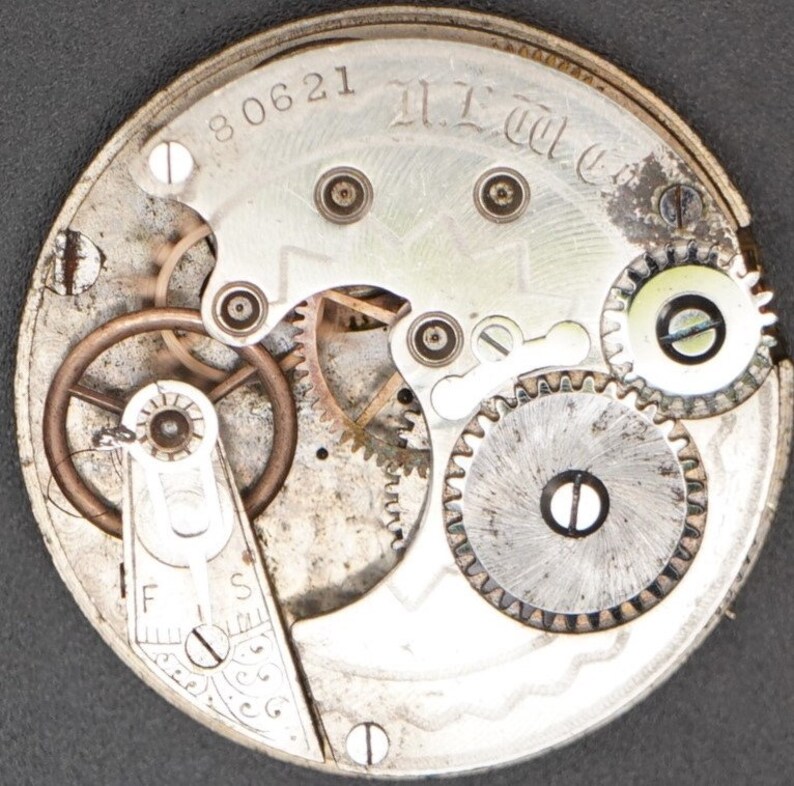 Vintage New England Watch Co. Movement. Incomplete, Not Running. Year 1890 - 1914. For Parts. Not Running. 画像 2