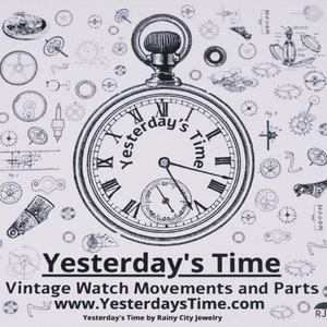以下が含まれることがあります： ローマ数字と「Yesterday's Time」の文字が書かれた懐中時計の白黒イラスト。画像は、歯車や時計部品の小さなイラストで囲まれています。「Yesterday's Time Vintage Watch Movements and Parts www.YesterdaysTime.com」というテキストが時計の下にあります。