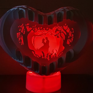 Lampada artigianale pop up a forma di cuore ideale per San Valentino