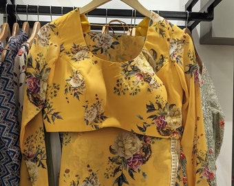 Saree in georgette floreale giallo con camicetta, abbigliamento indiano