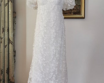 Vestido de novia Bridgerton floral de hadas con lazo desmontable, vestido de novia de juzgado único personalizado, vestido de fuga de recepción romántica para la novia