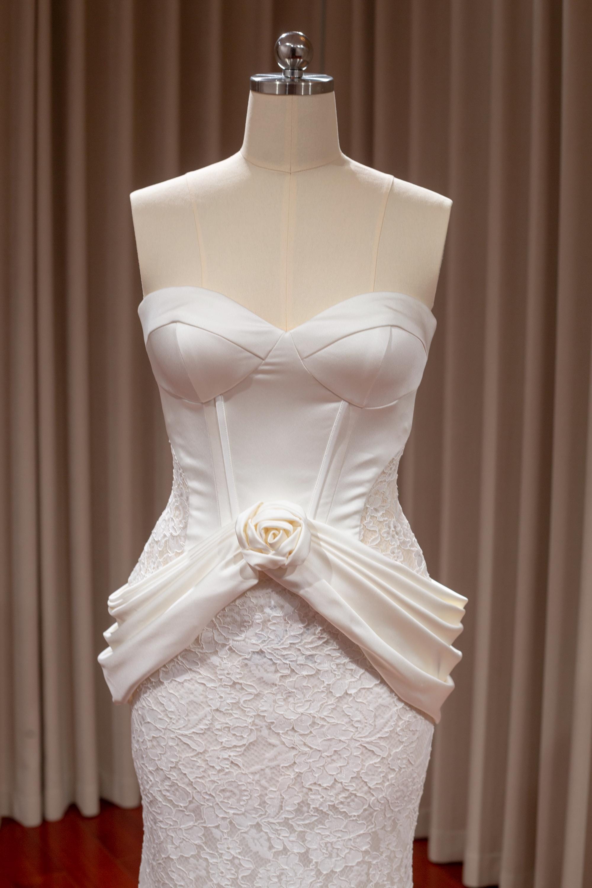 Drop Waist Satin Lace Combined Mermaid Wedding Dress with 3D Flower Drop Waist Satin Lace Combined Mermaid Wedding Dress with 3D Flower