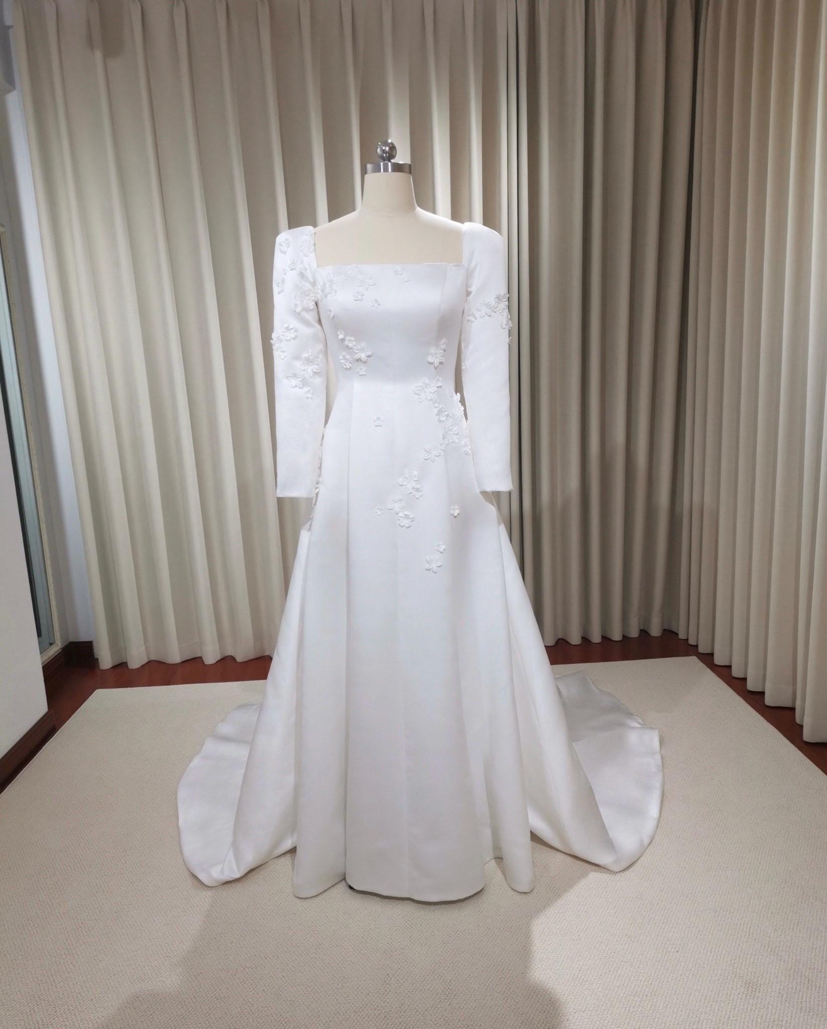 long sleeve square neck satin dress Wirunsy Women's Square Neck Long Sleeves Midi Wedding Dress for Bride Satin Tea Length Bridal Shower Dress Pearls Engagement Dresses with Back Silt Ivory 0 at Amazon Women's Clothing store