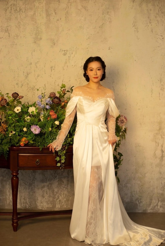 Long sleeve Lace Satin Combined Wedding Dress with Slit | Maria Long sleeve Lace Satin Combined Wedding Dress with Slit | Maria