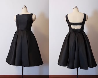 Audrey zwarte mini jurk met strik, minimalistische korte satijnen trouwjurk, repetitiediner Elopement jurk, bruids douchejurk, verlovingsjurk