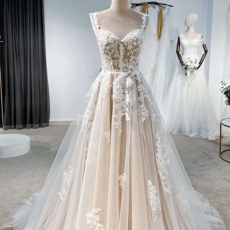 form fitting dresses wedding Form-Fitting Lace Appliqué Bridal Gown with Long Sleeves and High Slit Puffy prom dresses – Size:UK 16 (Buy Now) missing-image