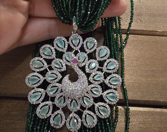 Pavo real diamante americano con hidroponía