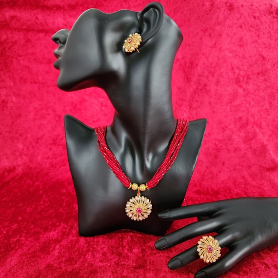 Gold pendant outlet set design latest