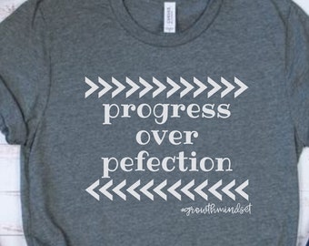 Koszulka Progress Over Perfection: Koszulka nauczyciela nastawionego na rozwój