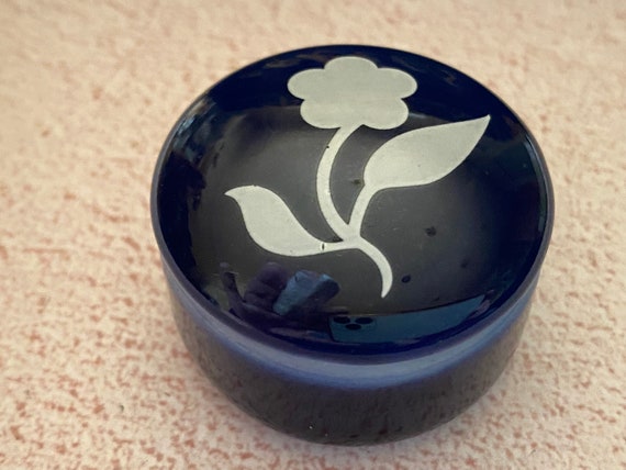 Vintage Porcelain Pill Box Small Round Trinket Bo… - image 1
