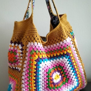 Sac fourre-tout carré grand-mère moutarde au crochet avec doublure florale, sac à bandoulière à motif tricoté coloré, sac à main bohème esthétique, cadeau pour elle
