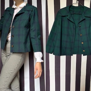Vintage 60s cropped blazer in green navy tartan print, retro jacket with 3/4 sleeves and shoulder pads, mod and preppy office coat, Uk12