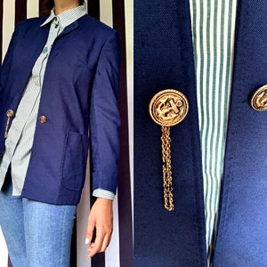Vintage 80er Jahre Marineblauer Blazer mit goldener Kette, schicker blauer Bürojacke, retro marine kurzer leichter Mantel, kragenlose Jacke, UK10 Medium