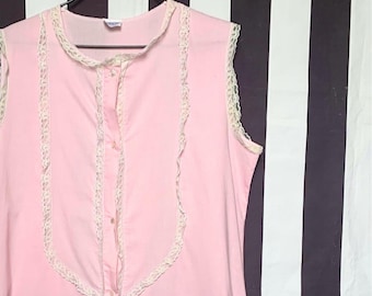 Chemise de nuit en coton rose vintage des années 60 avec dentelle blanche (UK12/14)