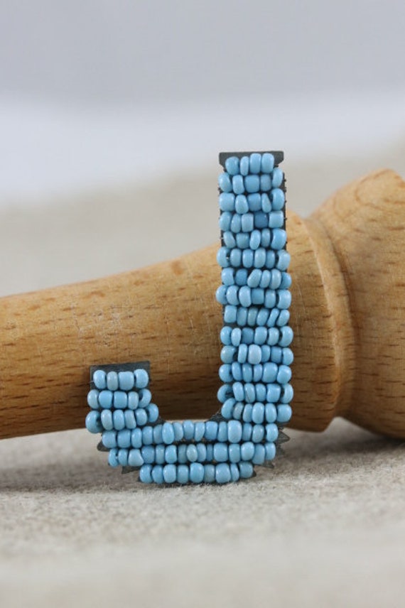 Vintage 1900 Old French Blue Beaded Letter J For Wedding Lettre à Coudre en Perles de Verre sur Fer 