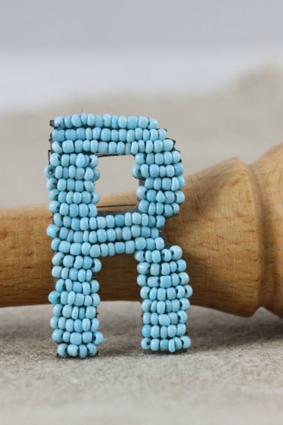 Vintage 1900 Old French Blue Beaded Letter R For Wedding Lettre à Coudre en Perles de Verre sur Fer 