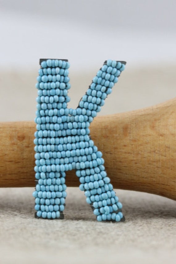 Vintage 1900 Old French Blue Beaded Letter K For Wedding Lettre à Coudre en Perles de Verre sur Fer 