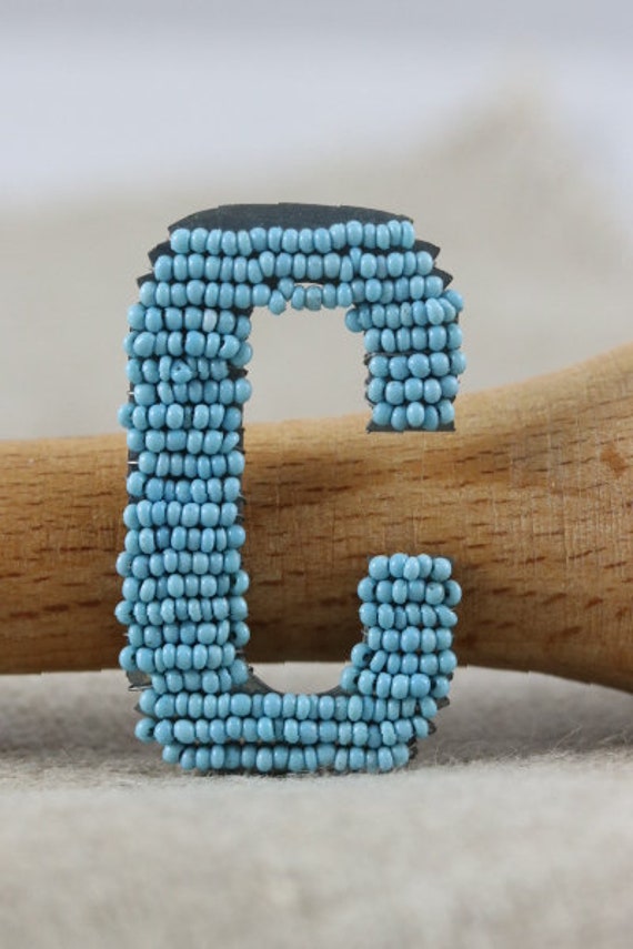 Vintage 1900 Old French Blue Beaded Letter C For Wedding Lettre à Coudre en Perles de Verre sur Fer 