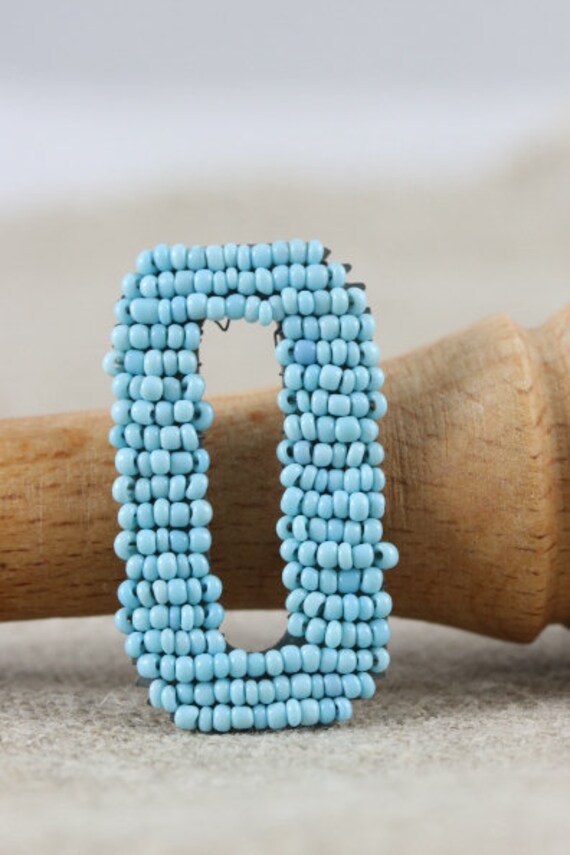 Vintage 1900 Old French Blue Beaded Letter O For Wedding Lettre à Coudre en Perles de Verre sur Fer 