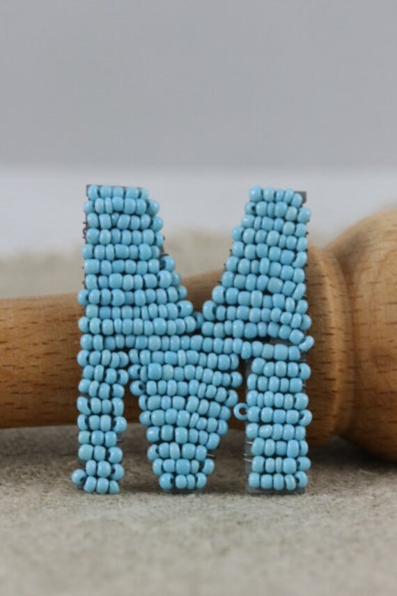Vintage 1900 Old French Blue Beaded Letter M For Wedding Lettre à Coudre en Perles de Verre sur Fer 