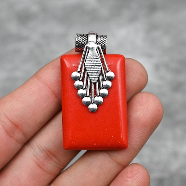 Colgante de coral rojo Colgante de plata de ley 925 Colgante de piedras preciosas de coral rojo Joyería de plata hecha a mano Regalo de joyería de coral rojo para su madre