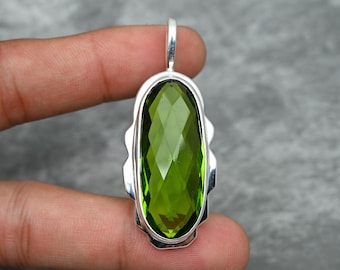 Colgante de peridoto Colgante de plata de ley 925 Colgante de piedras preciosas de peridoto Colgante hecho a mano Joyería de plata Regalo de joyería de peridoto para su madre