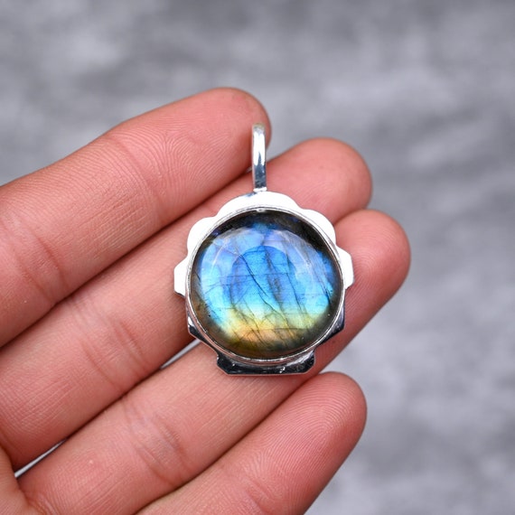 Etsy shop labradorite pendant